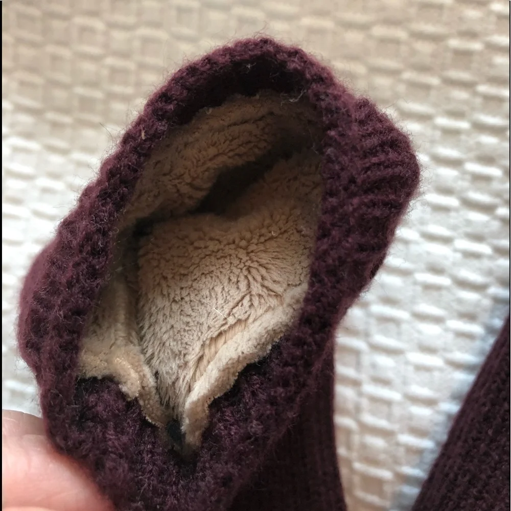 Bujibaja Hat Attack Cozy Hand Warmers In Burgundy